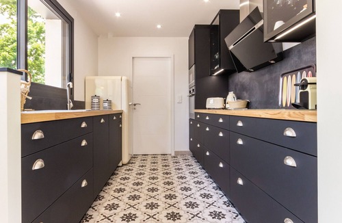 Mesquer Cottage | Modern Home Near Beach, Private Garden, Terrace, BBQ, Bikes, WiFi - 3BR, 3BA Sleeps 6
