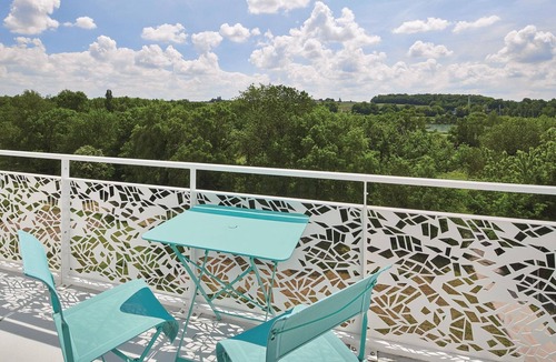 Jonzac Apartment | Modern studio located 500 m. from the heart of a spa town