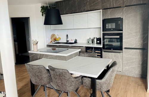 La Rochelle Apartment | Modern T3 apartment with parking 5 minutes from the market