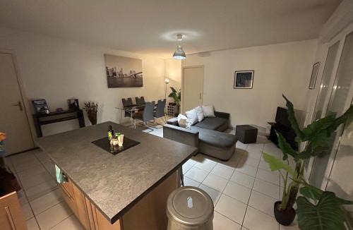 La Bocca Nord Apartment | Mondello Hotellerie&Consultant : Appartement de standing 47m2 avec piscine Cannes