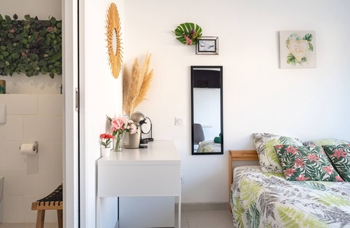 Saint-Savin Bed & Breakfast | “Nature Room” Guesthouse with Shared Terrace, Wi-Fi, and Air Conditioning