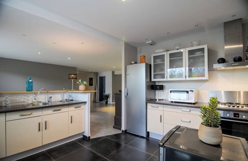 Chateauroux Apartment | New, comfortable and quiet 4* gîte with terrace in the heart of Châteauroux
