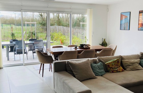 Eysines House | New house with 3 bedrooms, including a master suite, air conditioning, near tramway.