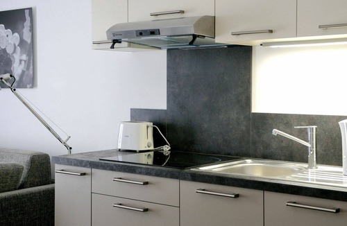 Jonzac Apartment | Nice apartment for 2 people with WIFI, A/C, TV, balcony, pets allowed and parking