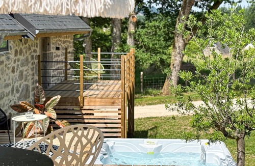 Alleyrat House | Nice home in Alleyrat with WiFi
