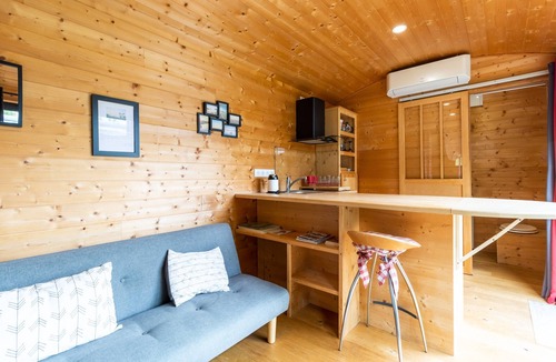 Auriac-du-Perigord House | Null 'Tiny House' with Private Garden and Air Conditioning