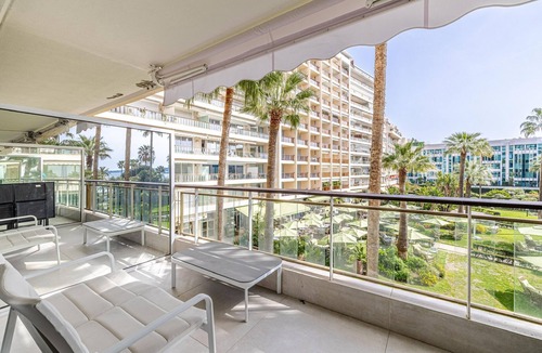 Cannes City Centre Apartment | Ocean Front family apartment at Mondrian Hotel on the Croisette