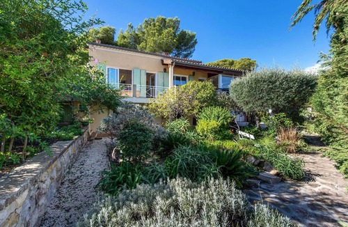 Saint-Mandrier-sur-Mer Villa | Ocean view, 400 m from the beach and the harbor, air conditioning, Wi-Fi