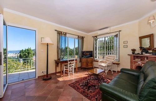Saint-Mandrier-sur-Mer Villa | Ocean view, 400 m from the beach and the harbor, air conditioning, Wi-Fi