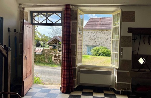 La Jonchere-Saint-Maurice House | Old house - Solar-heated organic pool