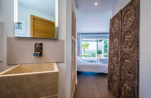 Bidart Villa | PANORAMA KEYWEEK Mountain View Villa, Fireplace, Pool and Sauna in Bidart