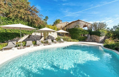 Tourrettes-sur-Loup Villa | PARISIAN HOTELIER’S BOLT HOLE: BEAUTIFUL VILLA, CENTRAL LOCATION, POOL AND VIEWS