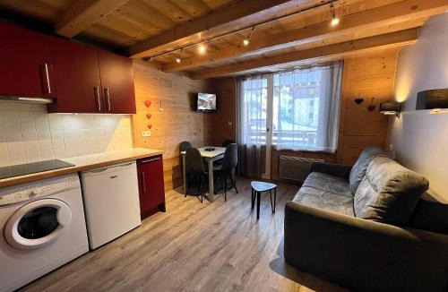 La Clusaz Apartment | PARNASSE 2-203 - Bel appartement sur les pistes de ski, centre village, vue montagnes - Wifi - Parking