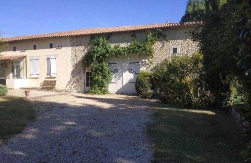 Challignac House | Peaceful countryside French stone house near vineyards