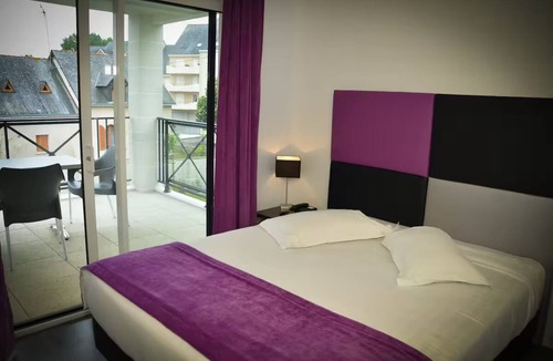 La Baule-Escoublac Hotel | Pet-Allowed French Stay | 3.0mi to Le Pouliguen Harbor Strolls