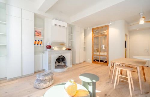 Old Town Apartment | Petit Gambetta l Bright & Fresh l Shellter Rentals