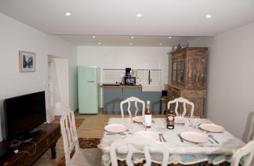 Chillac House | Petit Logis au calme avec piscine
