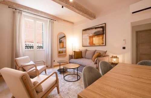 Old Town Apartment | Pick A Flat's Apartments - Heart of Saint-Tropez