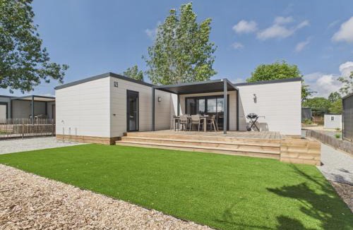 Saint-Gilles-Croix-de-Vie Ski Chalet | Piscine chauffée commune, séjour pour 6