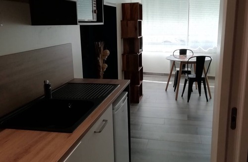 Joue-sur-Erdre Apartment | PLACE 28-Studio-Classic-Ensuite with Bath-Street View