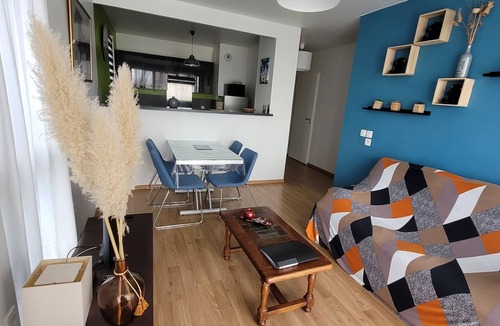 Chartres Apartment | Pleasant apartment with balcony