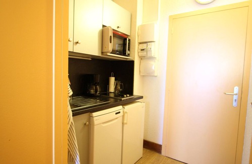 Chamrousse Apartment | Pleasant studio at the foot of the slopes with balcony, pets allowed