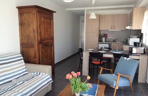 Loix House | Presqu'ile dans l'île, Pretty 3* house, town center, 4 pers, enclosed garden + garage