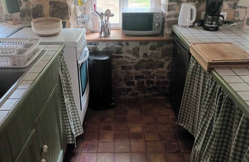 Thorigne-en-Charnie Cottage | Private gîte La Bonne Marie - garden & pool - dog friendly