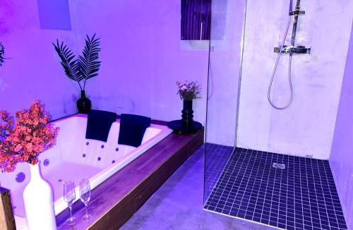 Saint-Denis Villa | Private Jacuzzi House, Free parking, 45 min from La Défense Arena