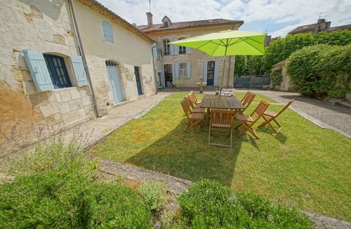 Riberac Villa | Private Pool, Games Hall, 5 Bed (3 en-suite), centre of Riberac market town