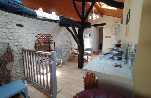 Semoussac House | Quiet 2-bdrm gîte with saltwater pool, games & garden - ideal for families