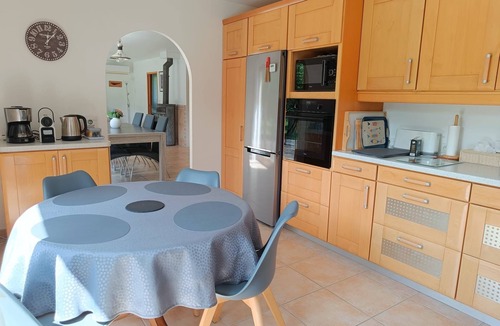 Kerherou House | Quiet, bright single-storey house close to beaches, port and GR34.