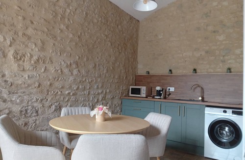 Clion Bed & Breakfast | Quiet cottage with outdoor space, than 10 minutes from the Jonzac thermal baths