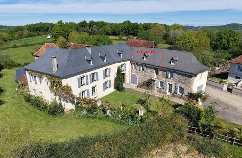 Castetnau-Camblong Apartment | Quiet country apartment for a couple. Recharge your batteries in nature,
