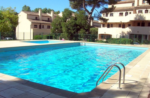 Boulouris-sur-Mer Apartment | Quiet, cozy duplex for 5 air-conditioned by the sea, Wifi, swimming pool, park