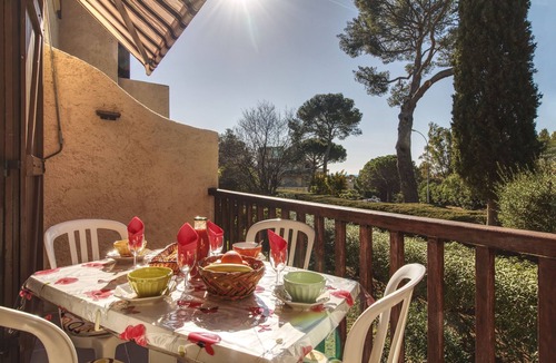 Boulouris-sur-Mer Apartment | Quiet, cozy duplex for 5 air-conditioned by the sea, Wifi, swimming pool, park