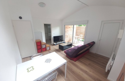 Blagnac House | Quiet house with garden