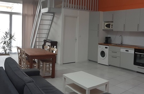 Eysines House | Quiet outbuilding with character, direct to Bordeaux tramway in 20 minutes