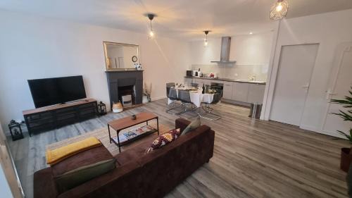 Sud Charente Apartment | Réole Gîte familial au calme - parc, piscine & parking