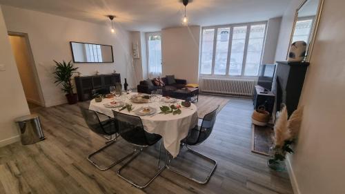 Sud Charente Apartment | Réole Gîte familial au calme - parc, piscine & parking