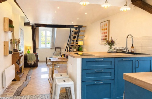 Downtown Angers Apartment | Refined and Elegant Apartment for 2 to 4 Guests – City Center