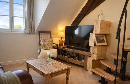 Downtown Angers Apartment | Refined and Elegant Apartment for 2 to 4 Guests – City Center