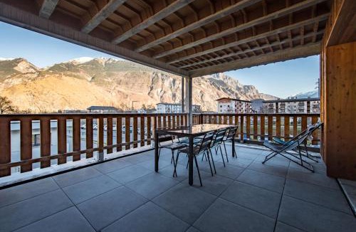 Saint-Jean-de-Maurienne Apartment | Refuge des Cimes Terrace & Mountain View