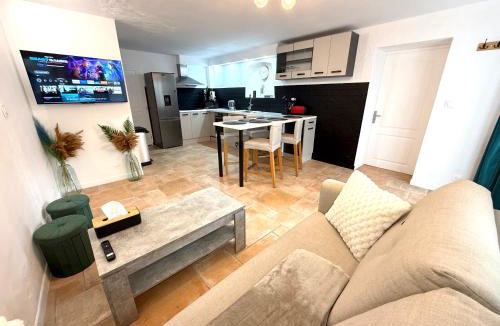 Publier Apartment | "RELAX SPA Publier" cinéma balnéo "Maison de village"