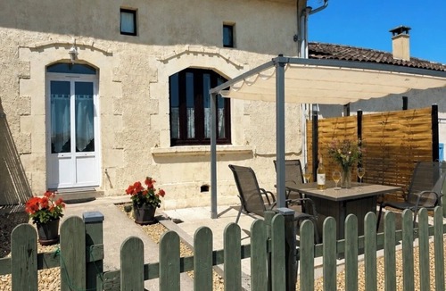 Chatenet Cottage | Relaxation and Well-being break near Bordeaux | Yoga & Swimming pool
