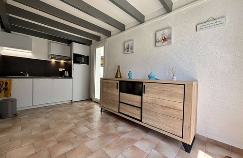 Domino House | Renovated house near beach with garage and WIFI