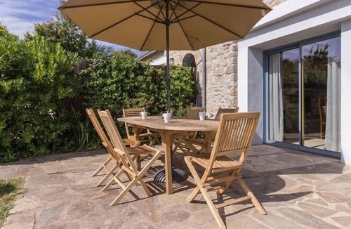 Mesquer Cottage | Renovated 18th Century Farmhouse with Modern Amenities, Near Mesquer, France