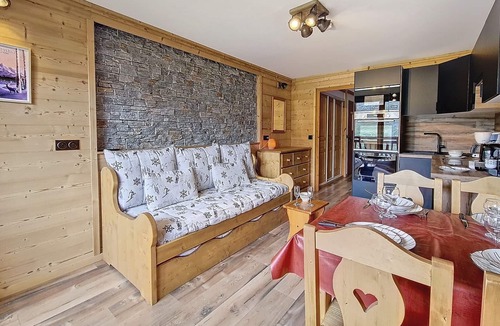 Les Bruyeres Apartment | Renovated 2-room apartment, ski-in/ski-out, balcony