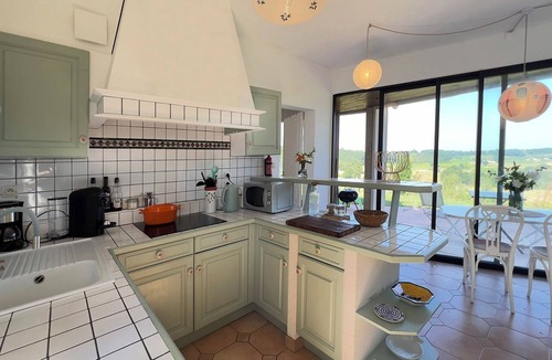 Ruch Cottage | renovated 3-bedroom cottage, panoramic view over the valley, air-conditioned