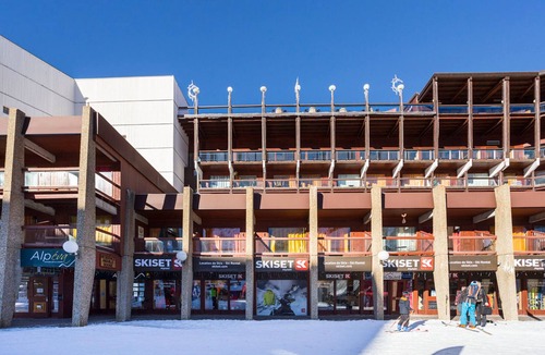 Arc-2000 Apartment | Renovated apartment, ski-in/ski-out, balconies, 3 rooms for 8 ppl.